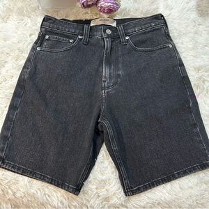 Hollister women’s loose high rise 8” short size 28